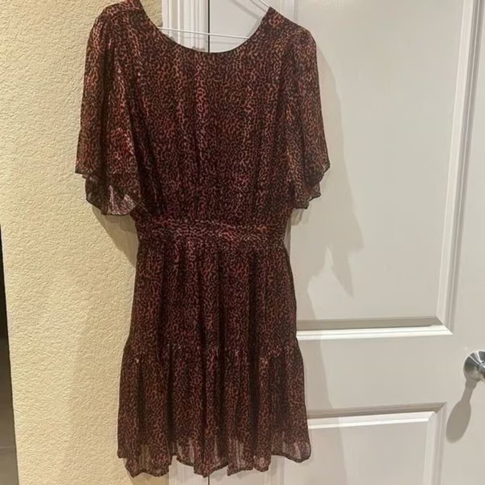 Q2 size small orange and black print dress